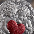 Detal wysokiego reliefu monety Wieczna Miłość 2026 srebro .999 antique finish